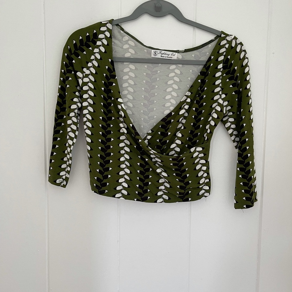 Fighting eel heliconia top